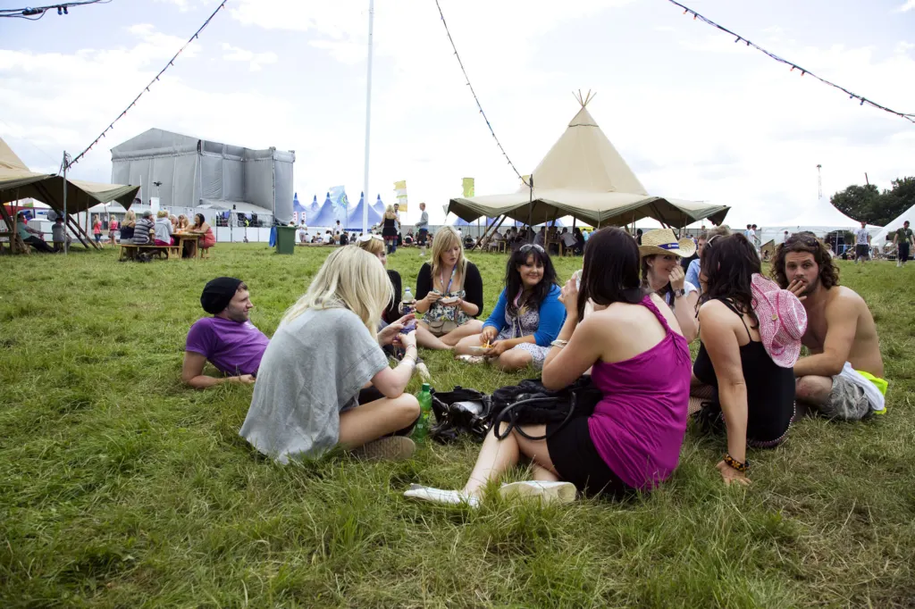 Festivalgoers and atmosphere at Global Gathering 2009